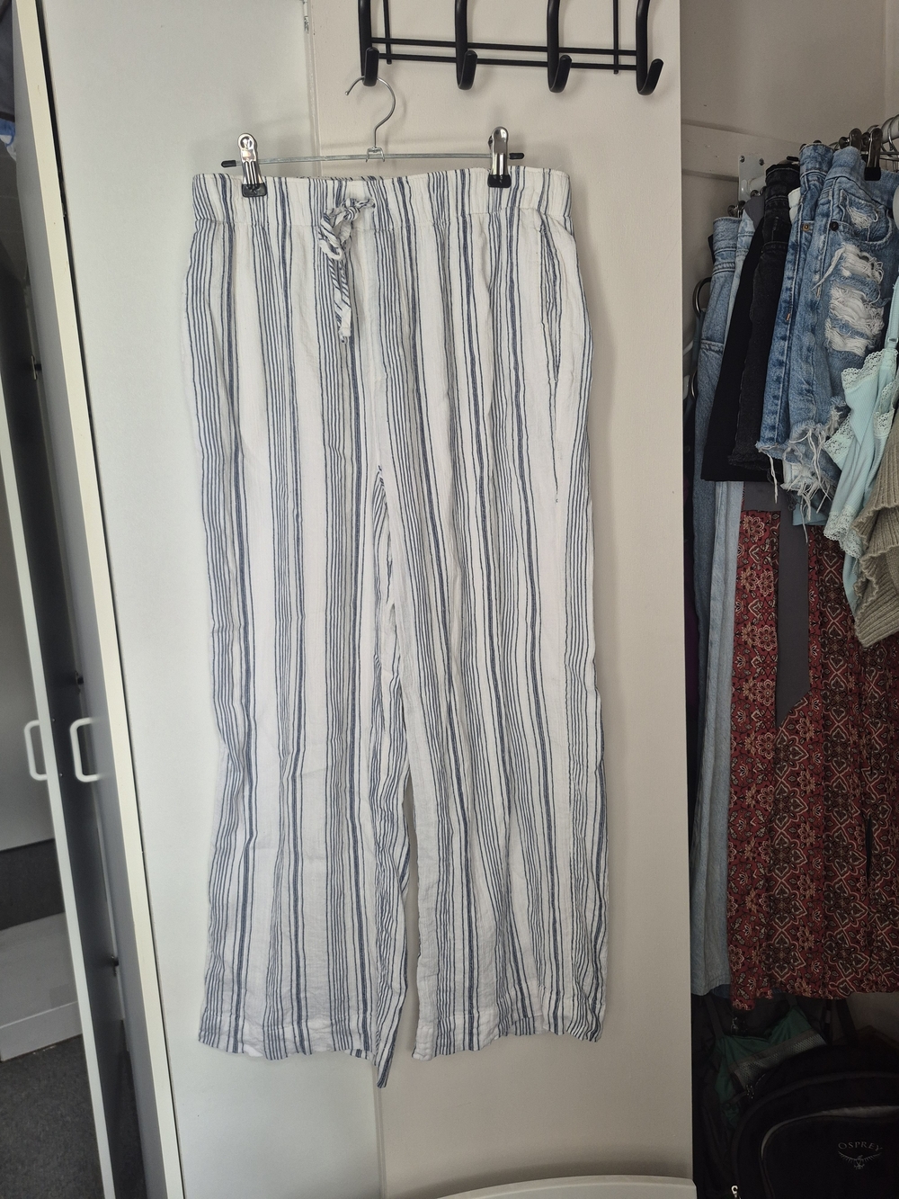 Abercrombie & Fitch White and Blue Striped Wide-Leg Trousers